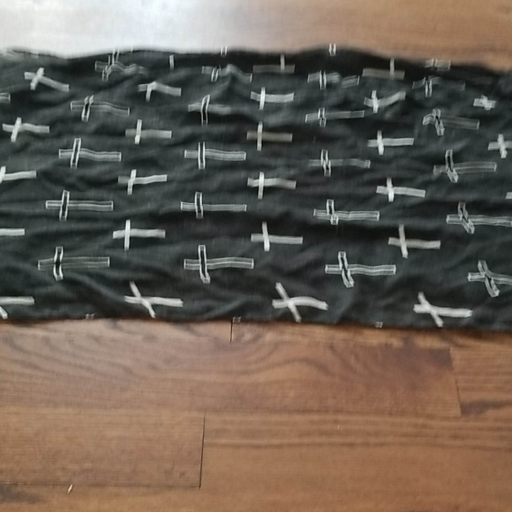 Black and white cross scarf🦋 - Picture 3 of 4